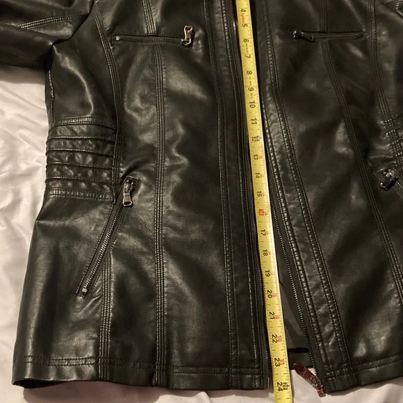 Women's Tanming Black Leather Jacket - Picture 6 of 10